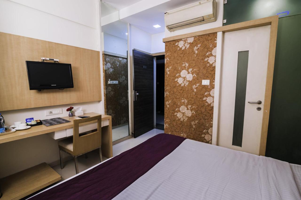 Hotel Monarch Guestline In Midc Rabale, Navi Mumbai Eksteriør bilde
