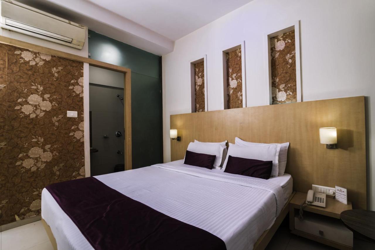 Hotel Monarch Guestline In Midc Rabale, Navi Mumbai Eksteriør bilde